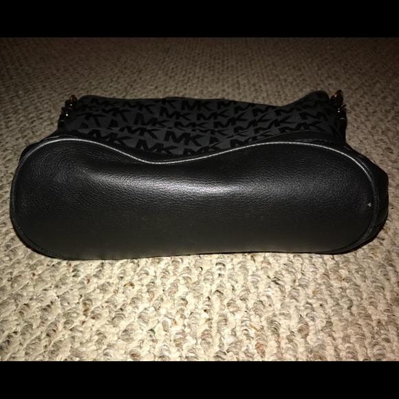 Authentic Michael Kors Handbag - Picture 3 of 8